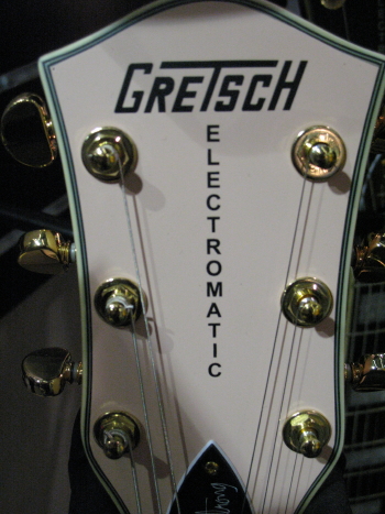 Die klassische Rockabilly-Legende GRETSCH mit dem neuen Model "Electromatic" - wartet auch dieses Jahr darauf, dass sie von interessierten Musikern angetestet wird.