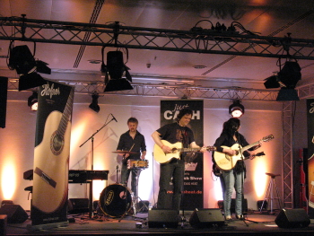 Die "Johnny Cash Tribute" Band JUST CASH auf der Bhne der Agora Stage in Halle 3.1
