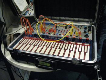 Analoge und digitale Synthesizer knnen vor Ort angetestet werden in Halle 5
